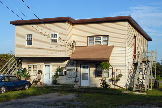 423 Shippensburg Rd in Newville, PA - Foto de edificio - Building Photo