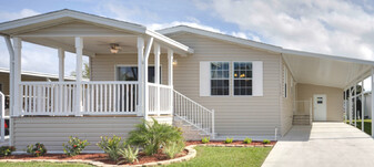 Village Green Active 55+ in St. Petersburg, FL - Building Photo