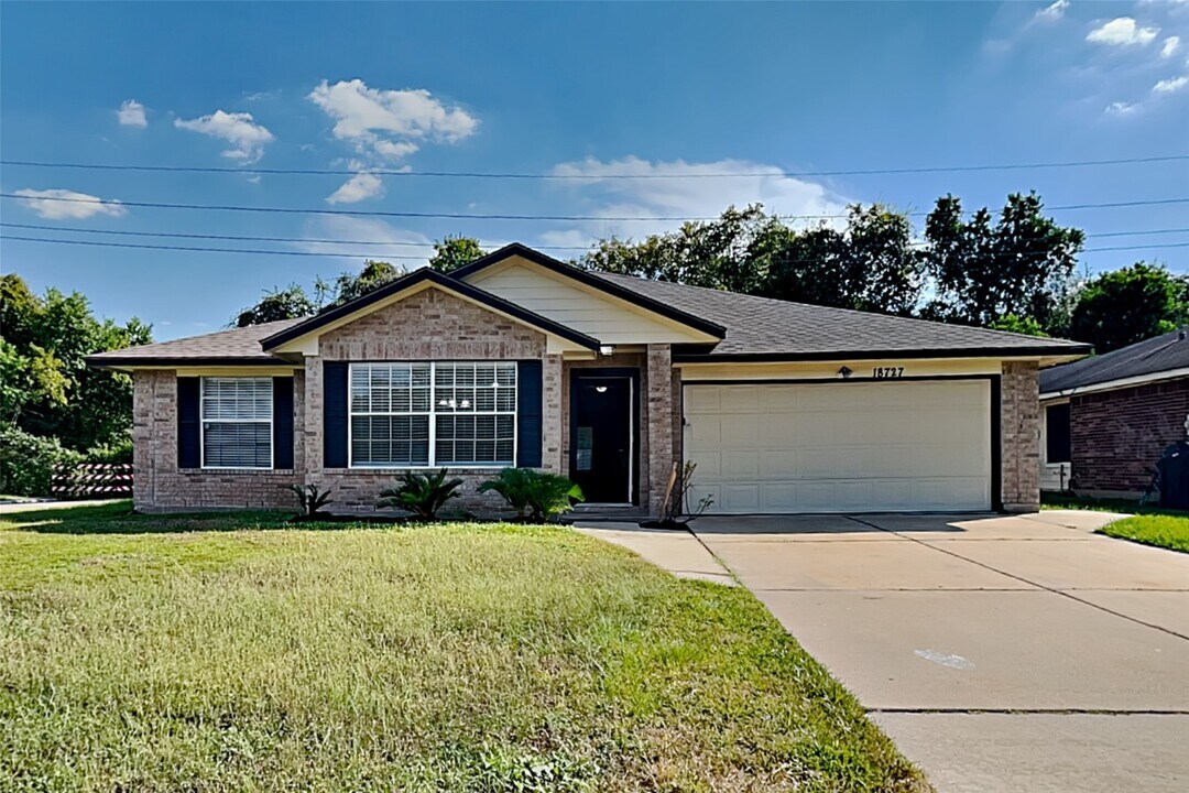 18727 Holly Way in Houston, TX - Building Photo