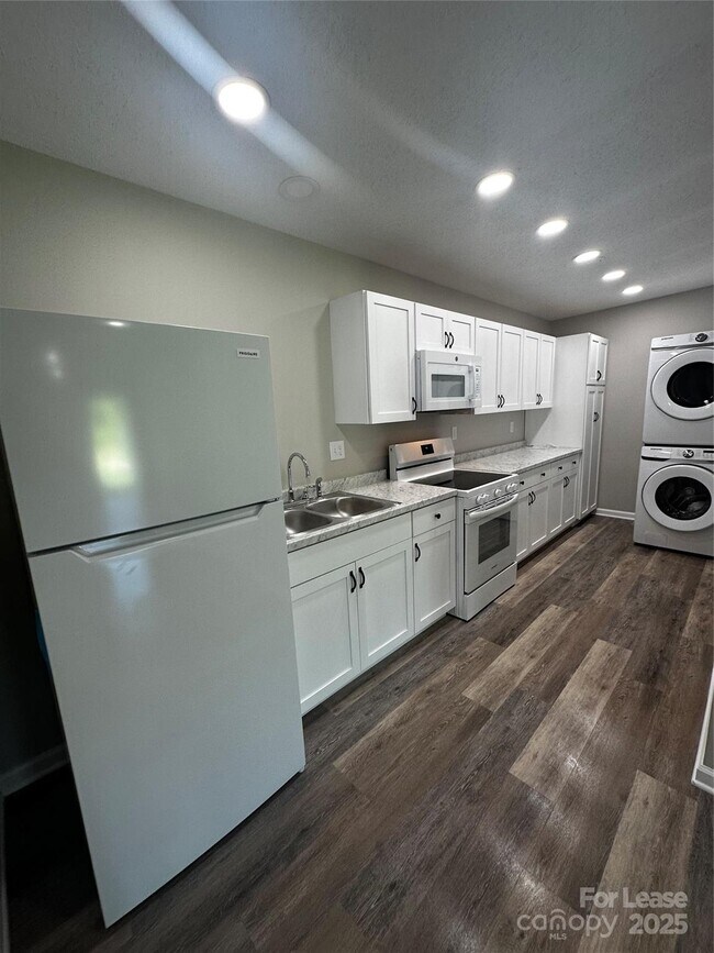 39 Hawkins Rd in Marion, NC - Building Photo - Building Photo