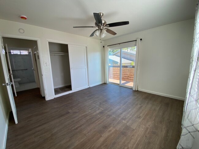 4247 Cartagena Dr in San Diego, CA - Foto de edificio - Building Photo