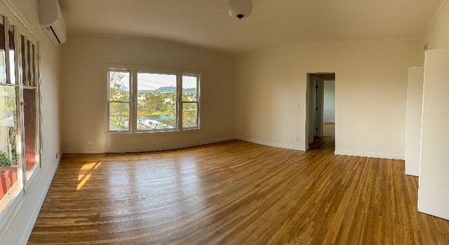 1086 W Kensington Rd, Unit 1086 in Los Angeles, CA - Building Photo - Building Photo