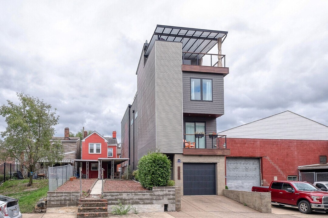 4820 Harrison St in Pittsburgh, PA - Building Photo