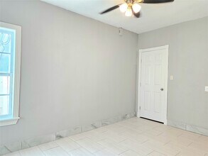 532 Bayshore Dr in La Porte, TX - Building Photo - Building Photo