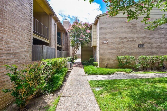 700 Thicket Ln in Houston, TX - Building Photo - Building Photo