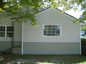 100 Spring Ave in Spring Lake, NC - Building Photo - Building Photo