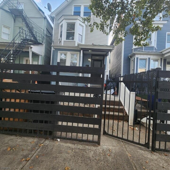 316 Summer Ave in Newark, NJ - Building Photo