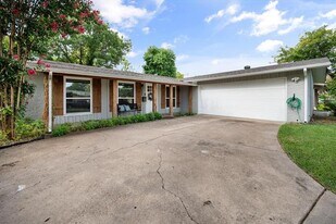 3234 High Lark Dr in Dallas, TX - Building Photo