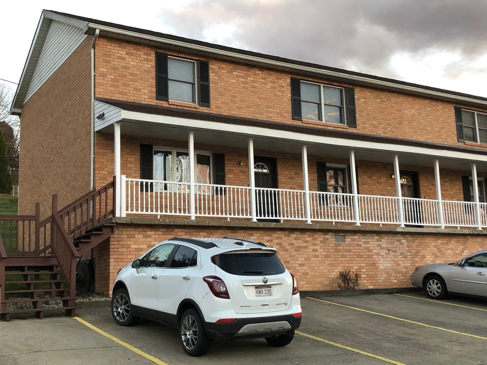 516 Broadway Ave in Bridgeport, WV - Foto de edificio