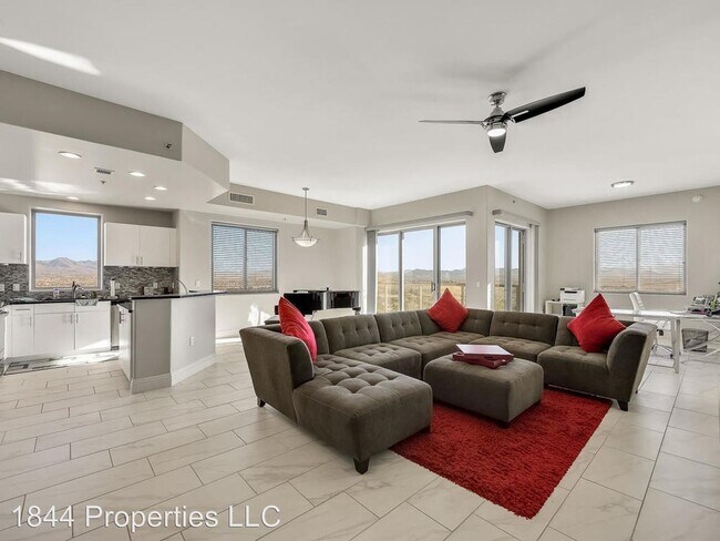 8255 Las Vegas Blvd S-Unit -#2021 in Las Vegas, NV - Foto de edificio - Building Photo