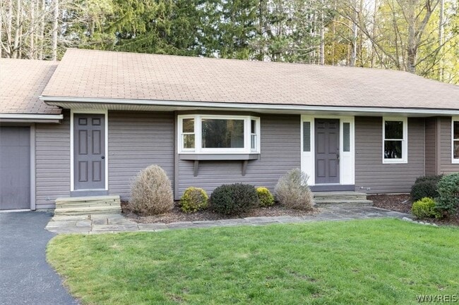 60 Heiler Dr in East Aurora, NY - Building Photo - Building Photo