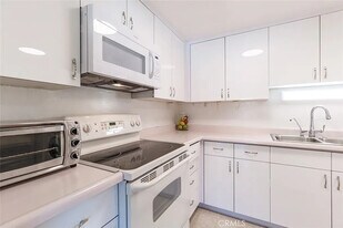 1155 N Brand Blvd in Glendale, CA - Building Photo