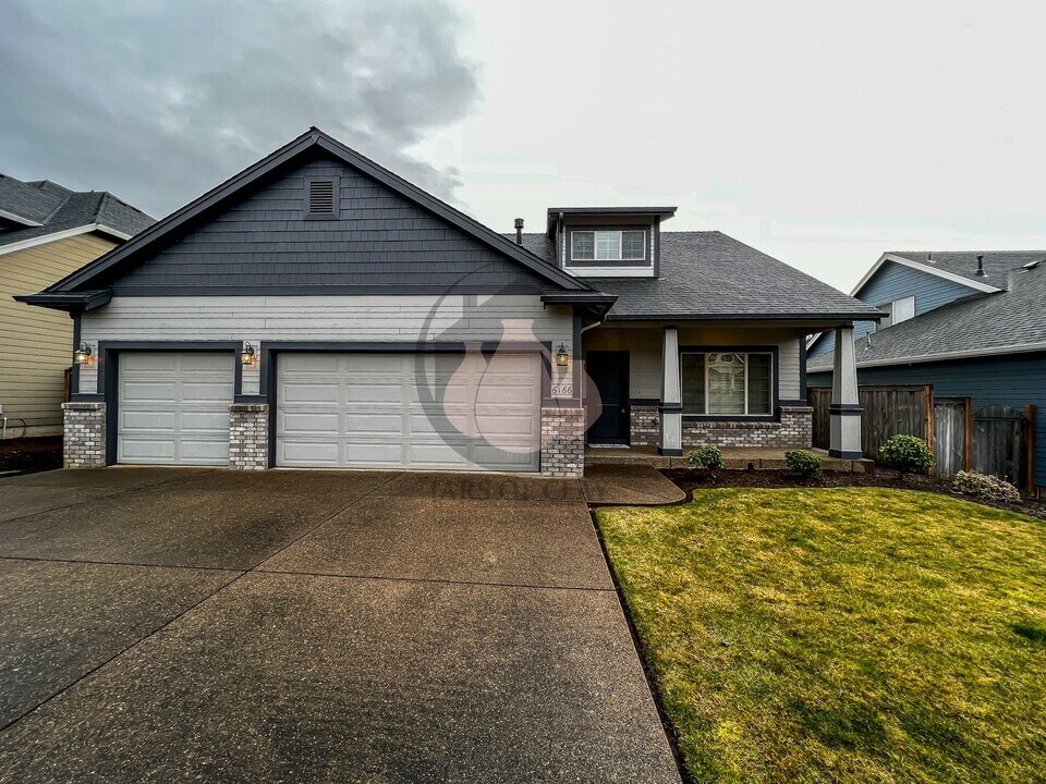 6166 Lillian St SE in Salem, OR - Foto de edificio