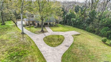 6414 Highland Rd in Baton Rouge, LA - Foto de edificio - Building Photo