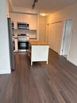 8509-8158 158 St in Surrey, BC - Building Photo