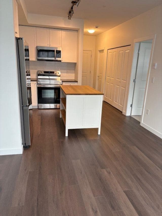 property at 8509-8158 158 St