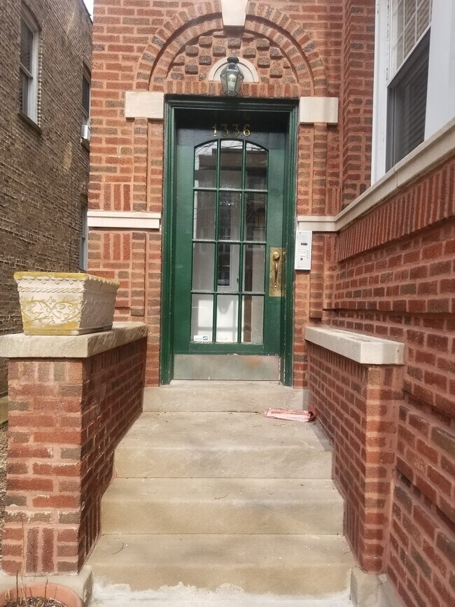 1336 W Elmdale Ave in Chicago, IL - Building Photo - Building Photo