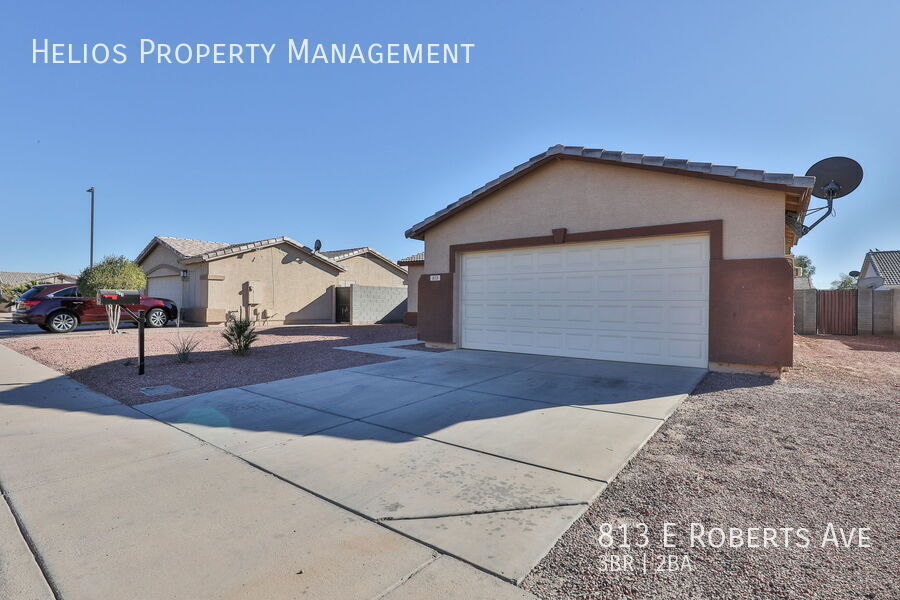 813 E Roberts Ave in Buckeye, AZ - Building Photo