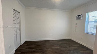 1043 NW 2nd St in Miami, FL - Building Photo - Building Photo
