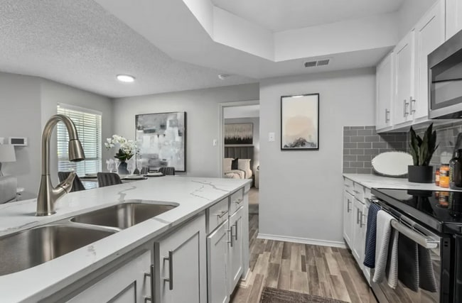 Villas at Chase Oaks in Plano, TX - Foto de edificio - Building Photo