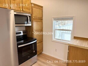 590 1/2 E 2nd S St in Mountain Home, ID - Foto de edificio - Building Photo