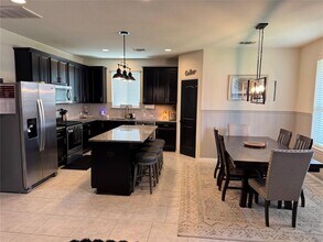 204 Eli Whitney Way in Hutto, TX - Building Photo - Building Photo