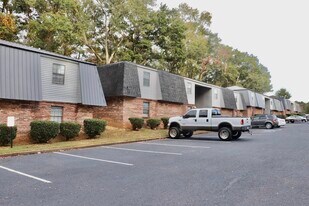 300 Apache Dr, Unit 4C in Enterprise, AL - Building Photo