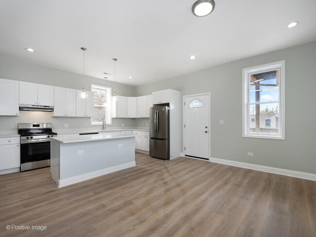 2650 N Sawyer Ave in Chicago, IL - Building Photo - Building Photo