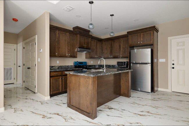 303 Mistletoe Ave, Unit B in Mercedes, TX - Building Photo - Building Photo