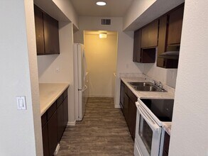 7602 N 61st Ave, Unit 7606 in Glendale, AZ - Foto de edificio - Building Photo