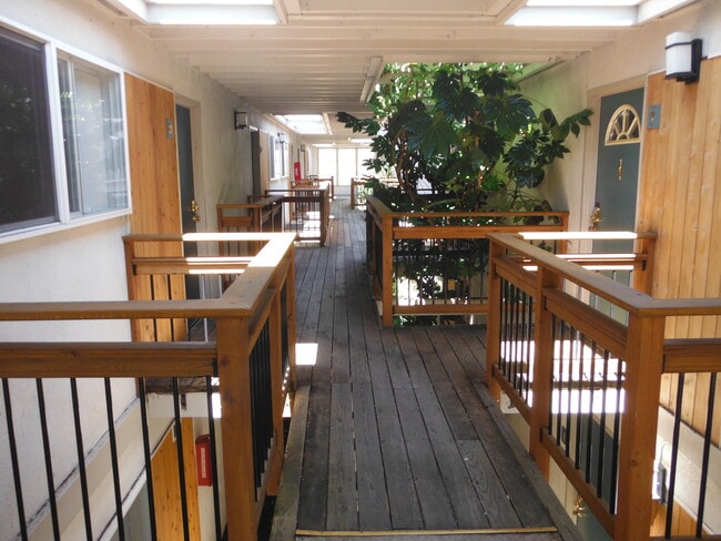 Campus Apartments in Eugene, OR - Foto de edificio - Building Photo