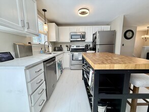 49 Buttonwood Rd in South Berwick, ME - Foto de edificio - Building Photo