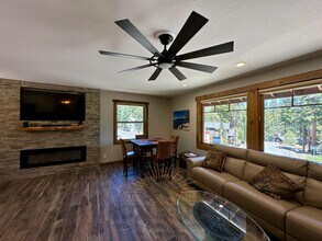 984 Tyner Way in Incline Village, NV - Building Photo - Building Photo