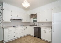 215 W John St photo'