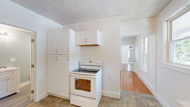 10 Barrows St in Middleboro, MA - Building Photo - Building Photo