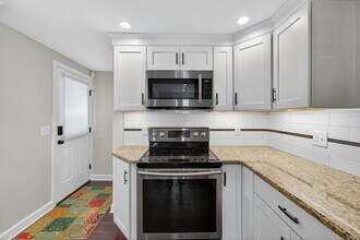222 Robbins Ave in Newington, CT - Building Photo - Building Photo