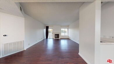 5420 Sylmar Ave in Los Angeles, CA - Building Photo - Building Photo