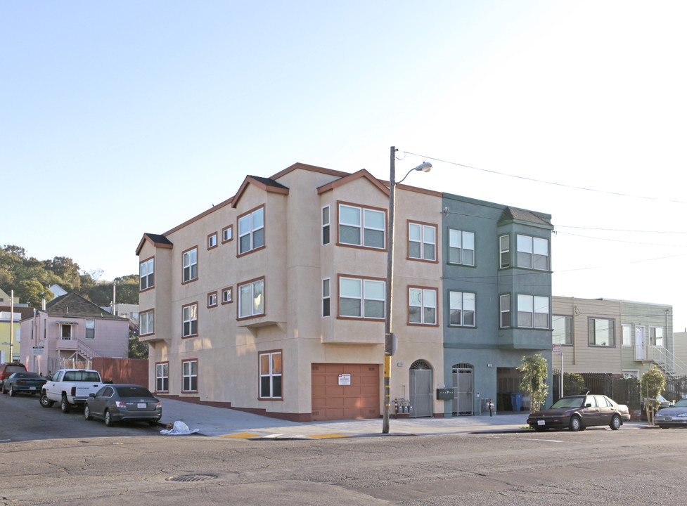 1396 Revere Ave in San Francisco, CA - Building Photo