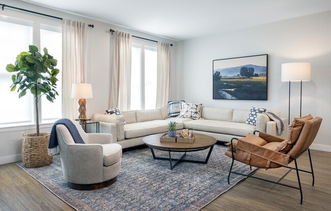 Heritage Spy Ring Golf Club in South Setauket, NY - Foto de edificio - Building Photo