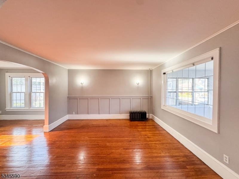 1027 Wheatsheaf Rd in Linden, NJ - Building Photo