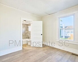 10 E Main St in Taylors, SC - Building Photo - Building Photo