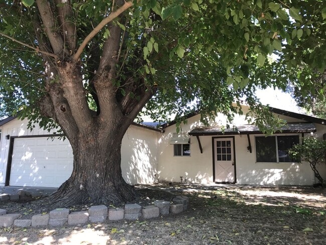 property at 1318 Chestnut Ln