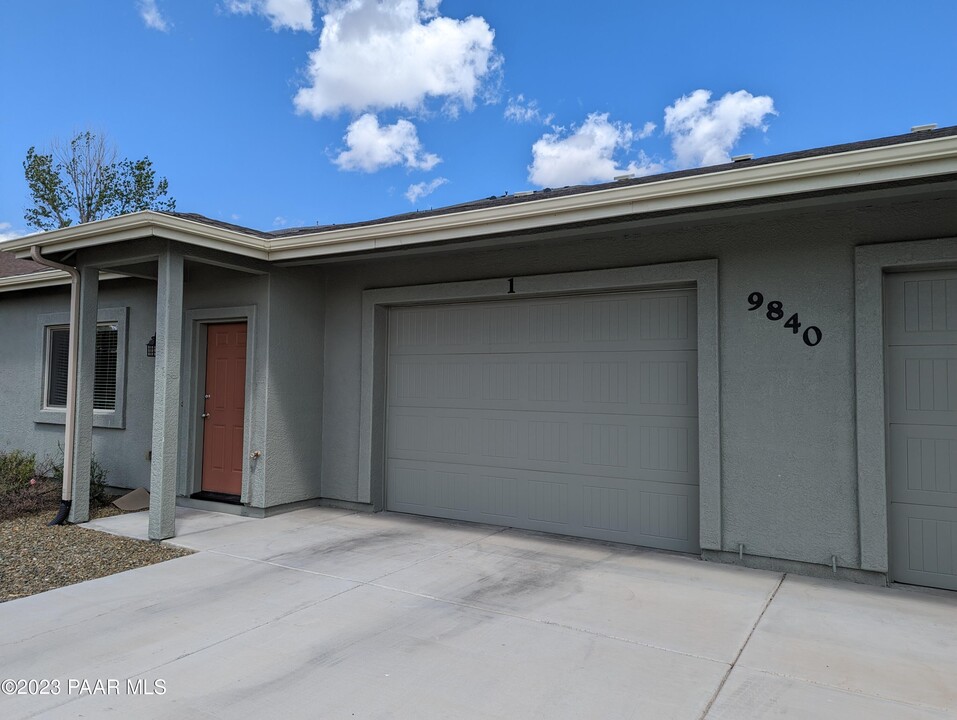 9840 E Lakeshore Dr in Prescott Valley, AZ - Building Photo