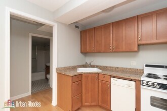445 W Wellington Ave, Unit M07B in Chicago, IL - Foto de edificio - Building Photo