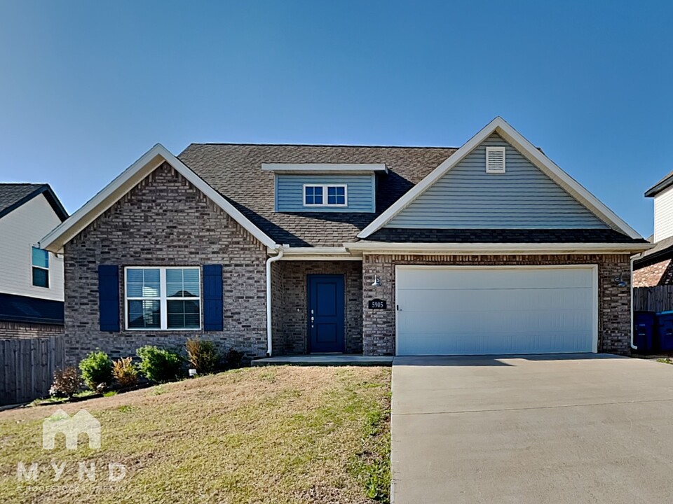 5905 SW Gentle Winds Ave in Bentonville, AR - Building Photo