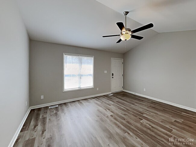 2056 Ballston Pl photo'