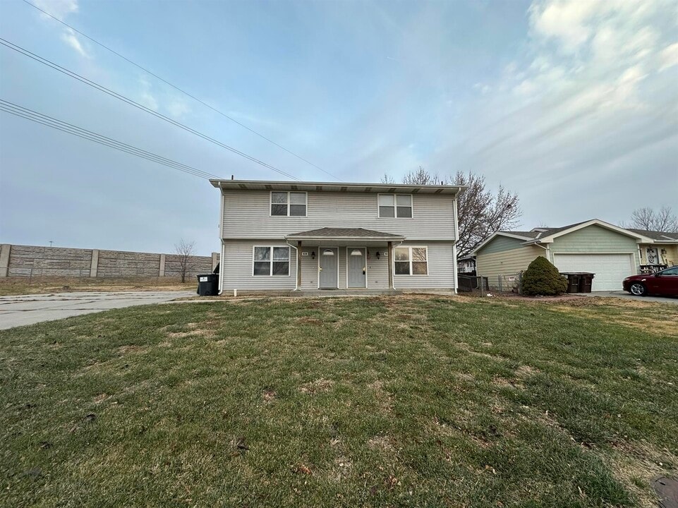 926 W Belmont Ave in Lincoln, NE - Building Photo
