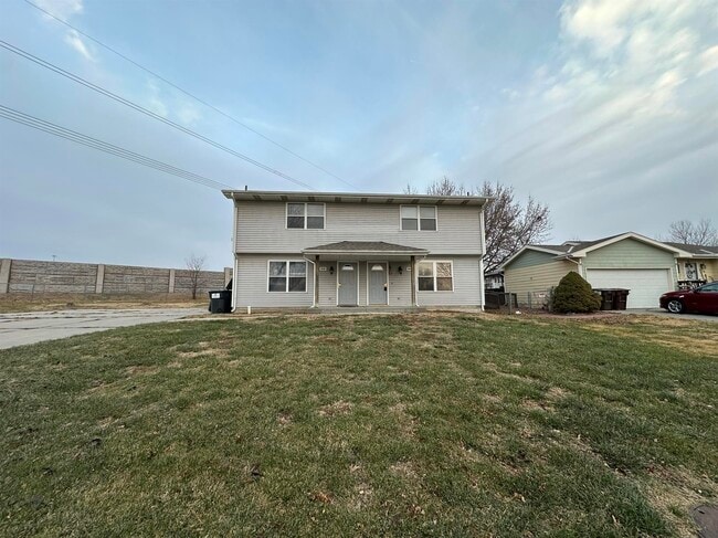 property at 926 W Belmont Ave