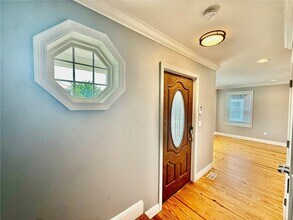 52 Bedlow Ave in Newport, RI - Building Photo - Building Photo