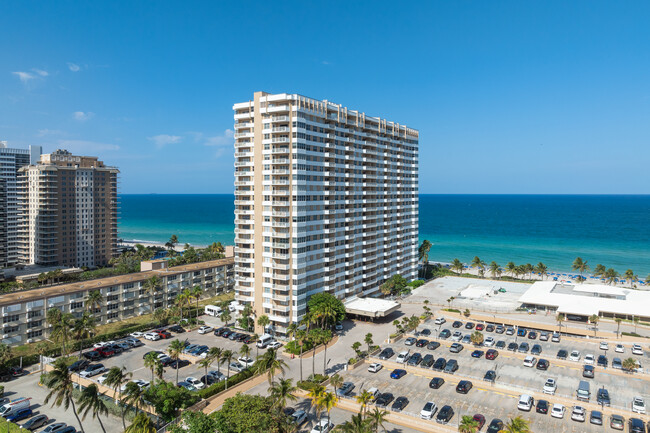 The Hemispheres in Hallandale Beach, FL - Foto de edificio - Building Photo